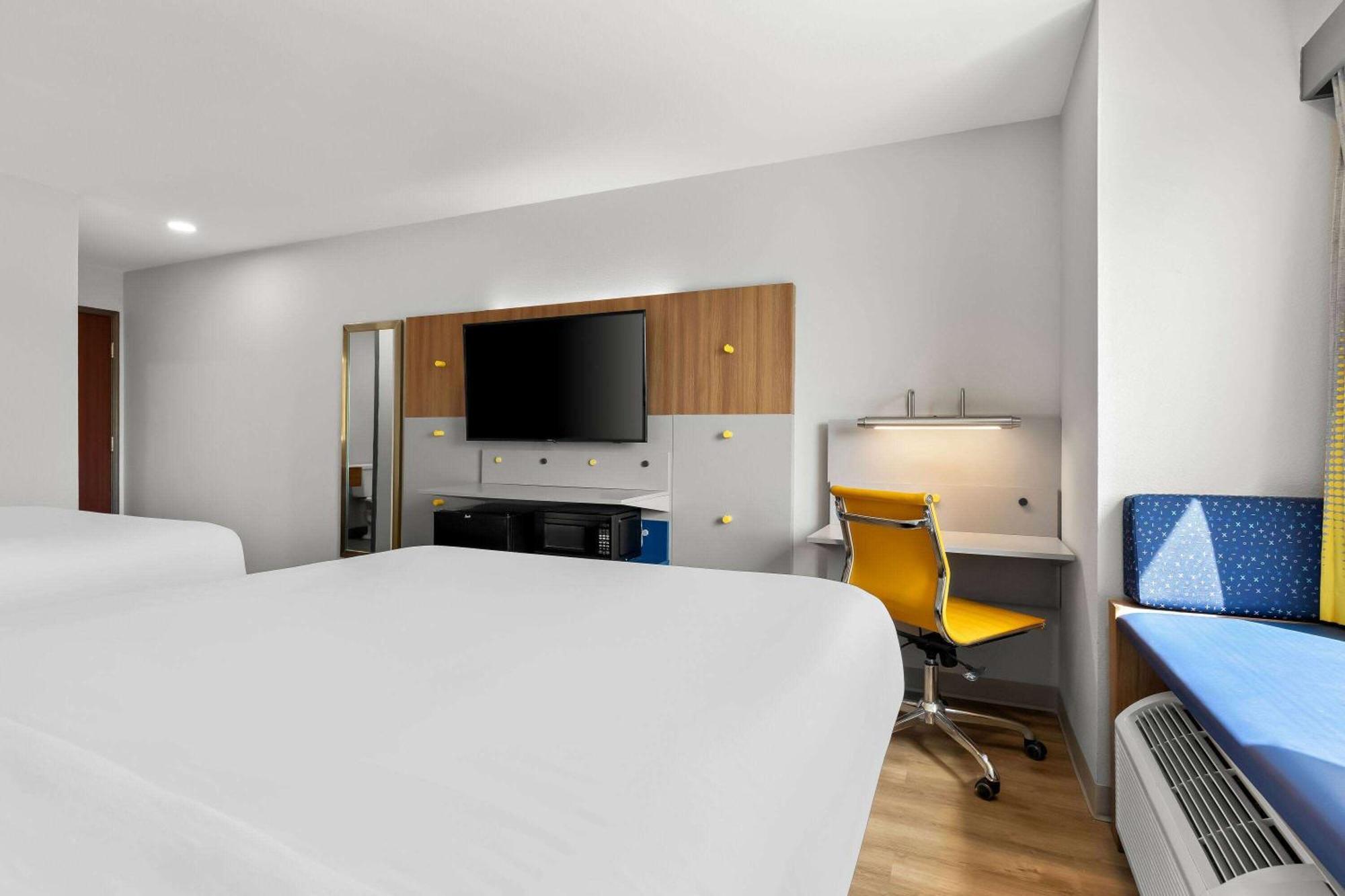 Microtel Inn & Suites By Wyndham Tulsa - Catoosa Route 66 Екстер'єр фото