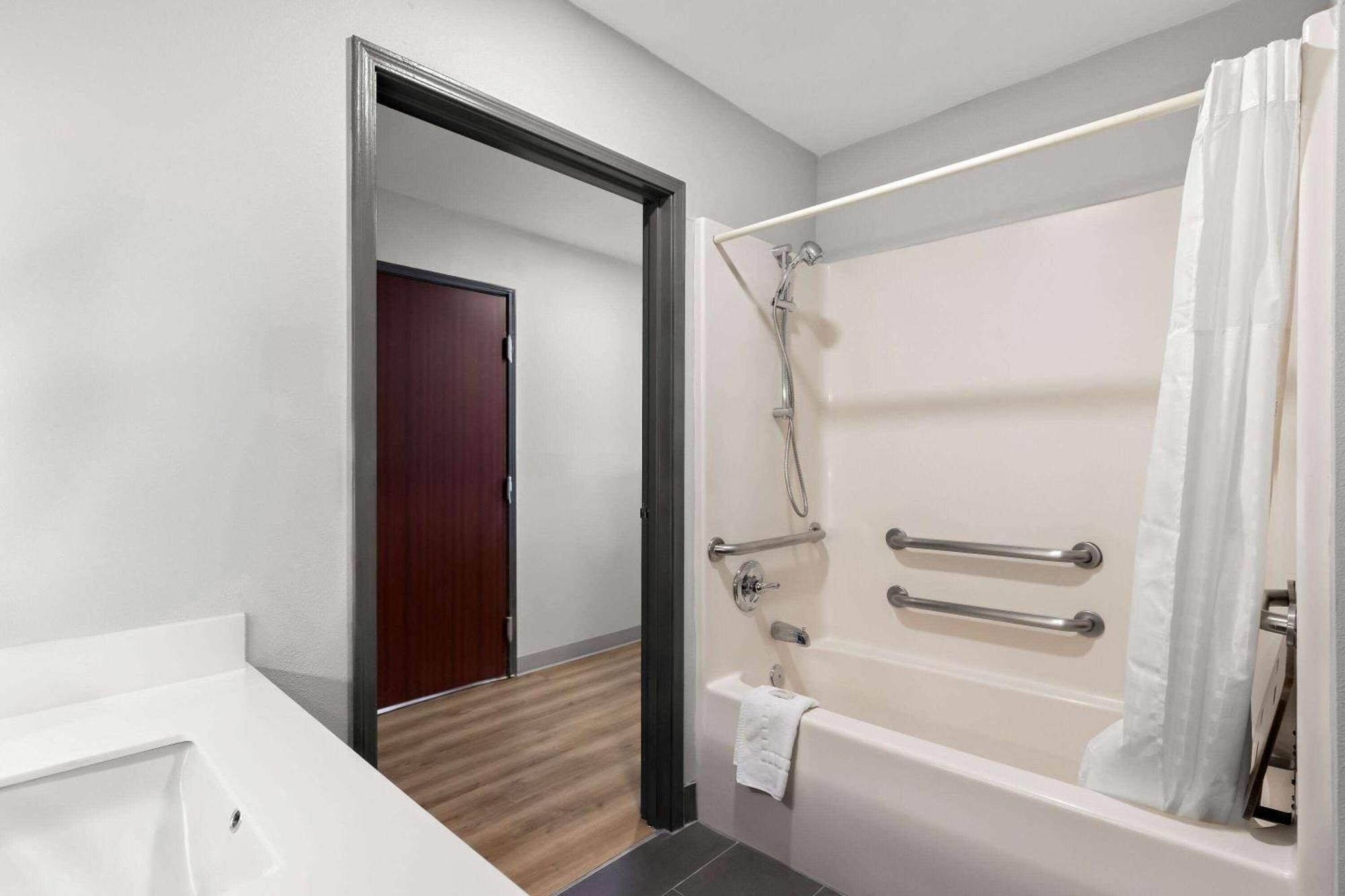 Microtel Inn & Suites By Wyndham Tulsa - Catoosa Route 66 Екстер'єр фото