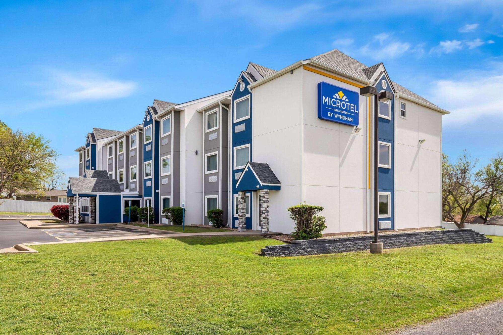 Microtel Inn & Suites By Wyndham Tulsa - Catoosa Route 66 Екстер'єр фото